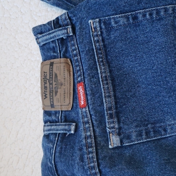 Wrangler Relaxed Fit bootcut jeans - Picture 2 of 6